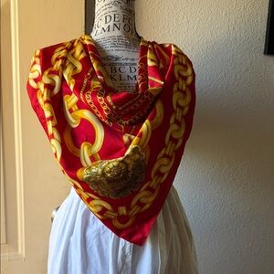 Elegant Red and Gold Chain Pattern Scarf